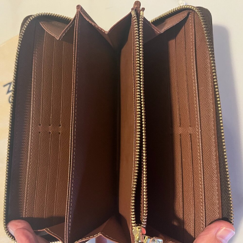 Louis Vuitton Monogram Zippy Wallet Zip Around + Dust Bag - Picture 9 of 14